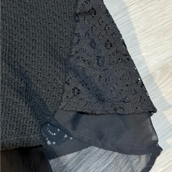 Chic Black Women's Short Sleeve Top - Picture 3 of 3